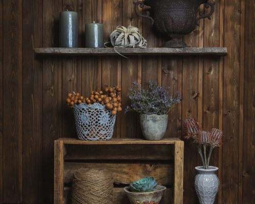 fidderent-baskets-vases-flowers-standing-rustic-stands